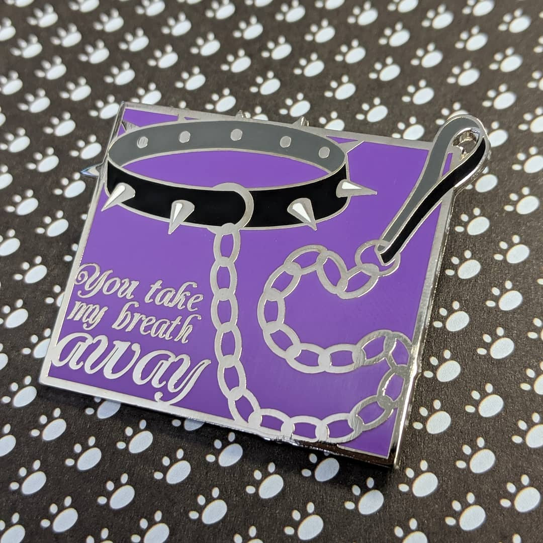 Choker hard enamel pin