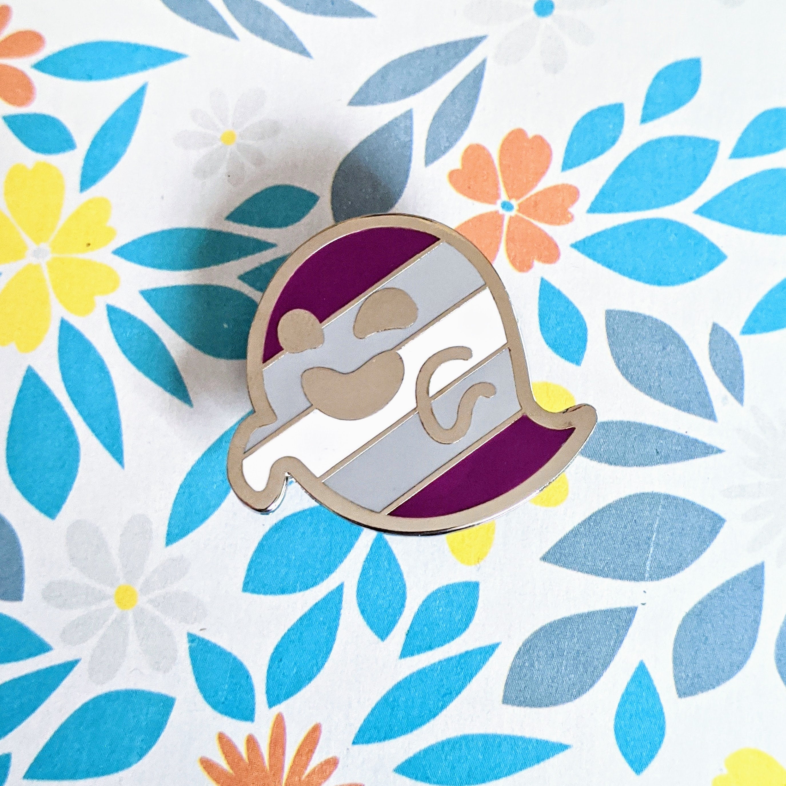 Gjengray (graysexual / gray asexual pride) hard enamel pin